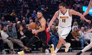 2025年12月2日，湖人 vs 太阳，湖人背靠背迎战太阳，双方实力悬殊，湖人状态火热，太阳面临两连败困境。