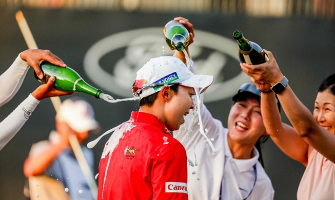 诺坎普新王？17岁的亚马尔和梅西谁更强？